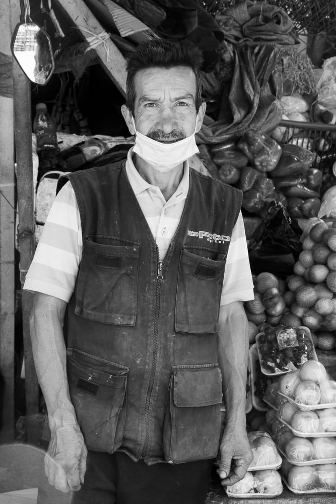 JOSÉ_ALBEIRO_VASQUEZ_55_AÑOS_EN_LA_PLAZA_EN_LA_VENTA_DE_DIVERSOS_ELEMENTOS_2_mi6iio