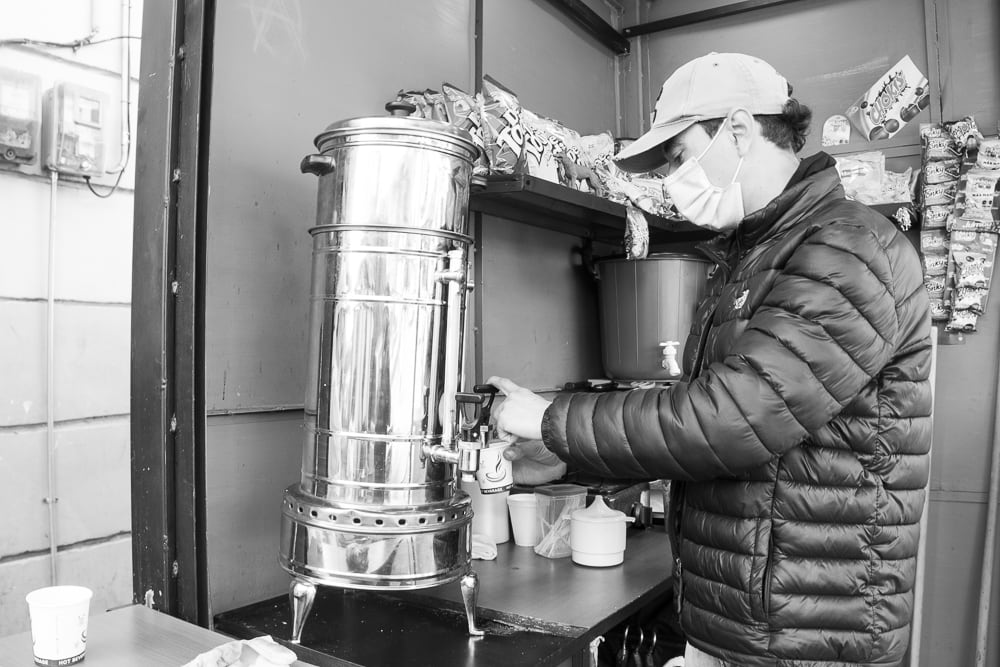 CESAR_GIL_3_MESES_ATENDIENDO_EN_EL_PUESTO_DE_CAFÉ_NEGOCIO_DE_TIPO_FAMILIAR_4_yipskf