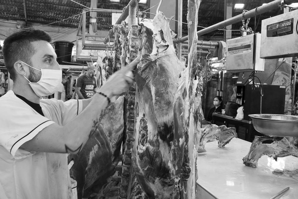 SEBASTIAN_MEDINA_10_AÑOS_TRABAJANDO_EN_LA_CARNICERIA_DE_LA_PLAZA_4_ecyisy