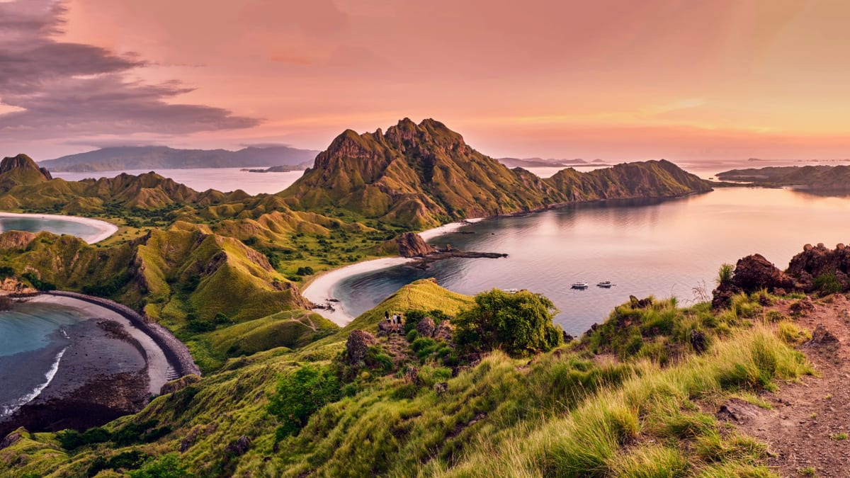 tour and travel labuan bajo