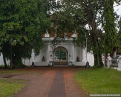 Немного наследия колониальной эпохи.