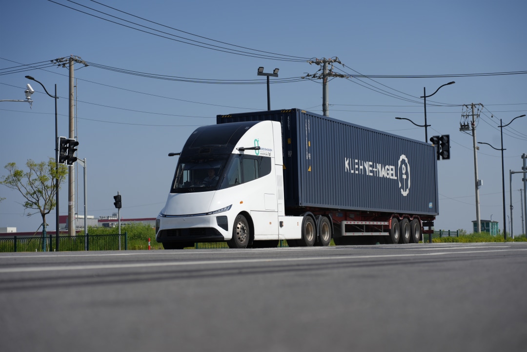 Windrose truck with container