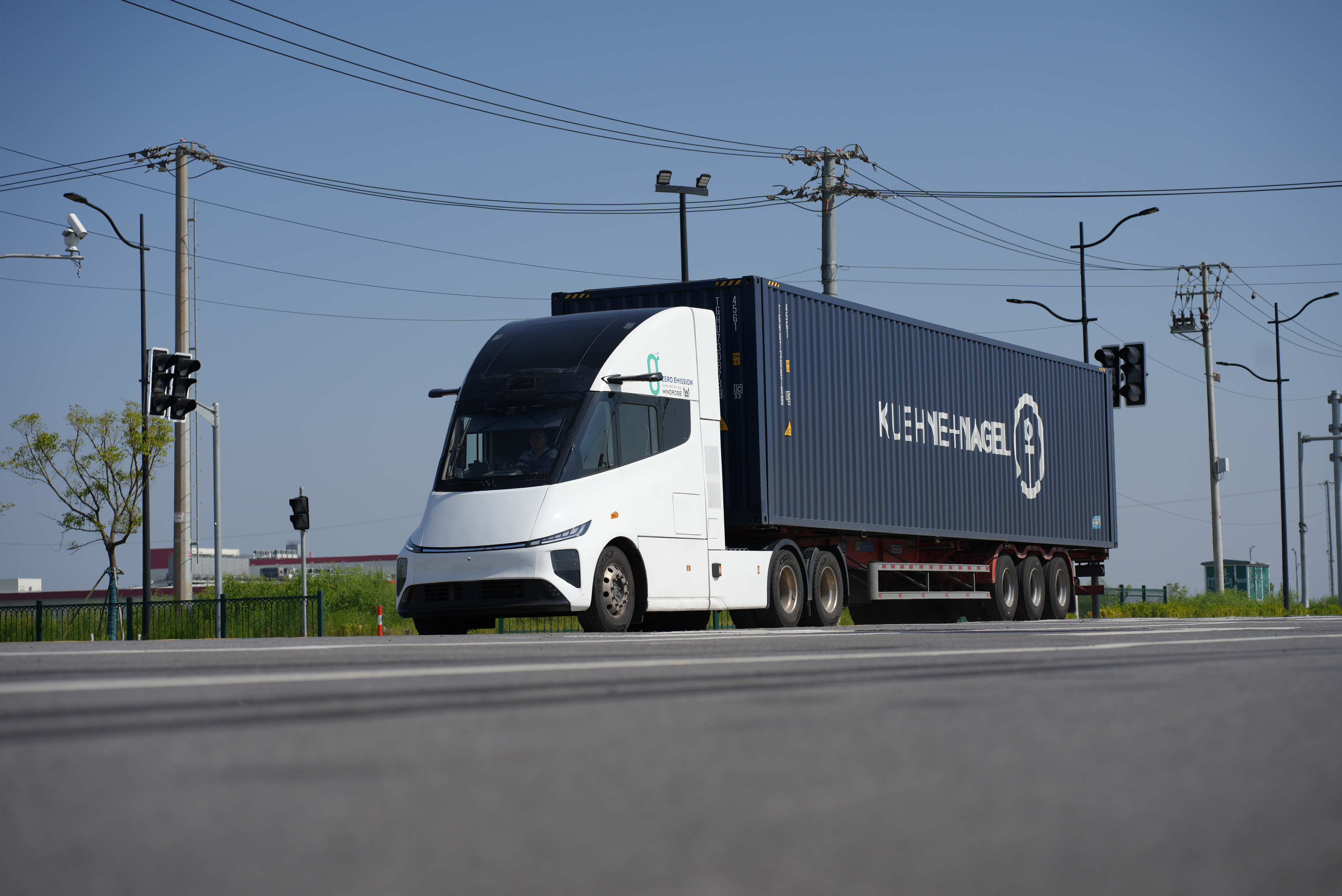 Windrose truck with container