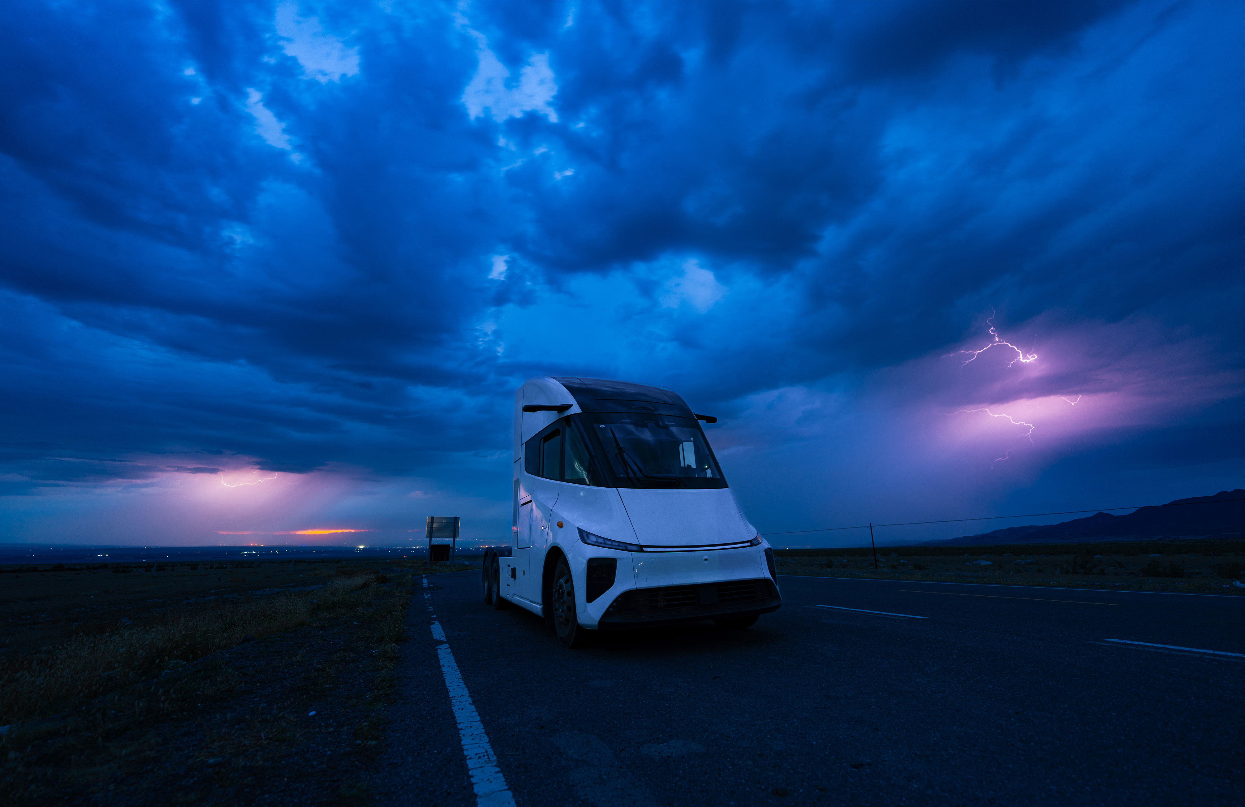 Windrose truck at night