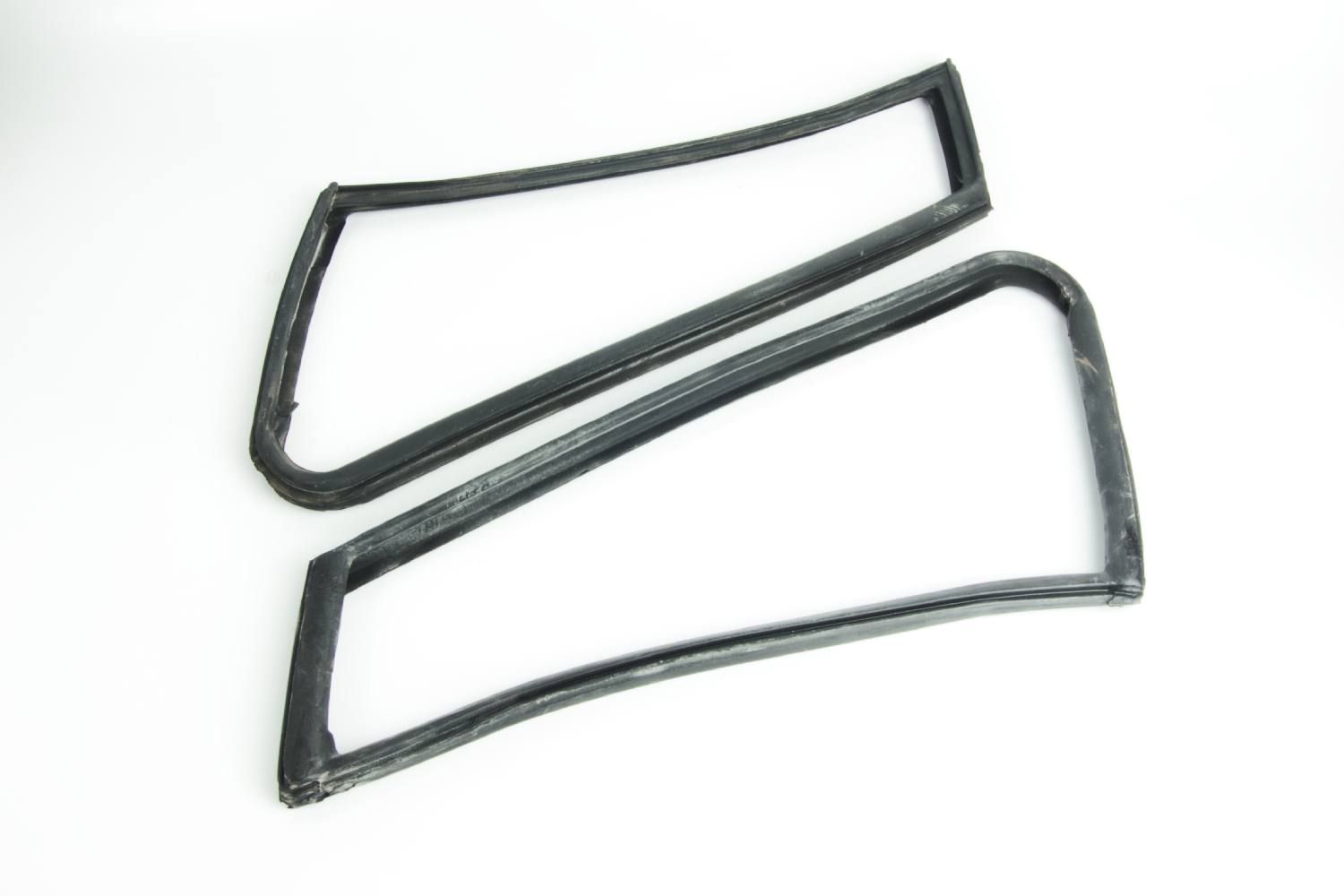 Wins International Front Quarter Light Rubber Seals (Pair)