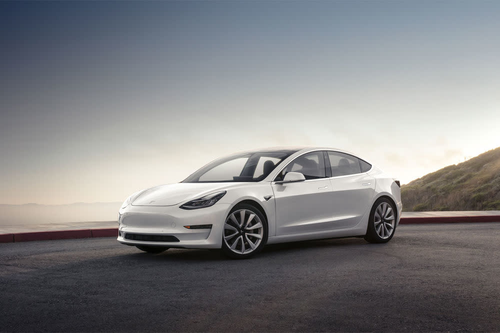 So minimalistisch ist der Innenraum des neuen Tesla Model 3, Auto und  Technik