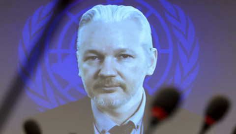 UPDATE: Der Tweet zur rechten Zeit bringt Assange die nötige Öffentlichkeit