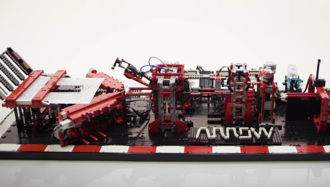 Diese Lego-Maschine bastelt eure Papierflieger — und noch viel mehr 