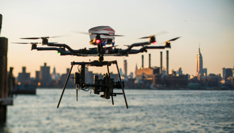 Brauchen wir eine Fallschirm-Pflicht für Drohnen?