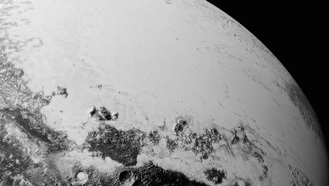 New Horizons schickt Nahaufnahmen von Pluto