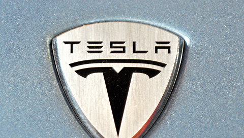 Der Tesla-Saboteur wird nun verklagt