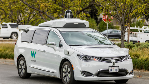 Das Google-Startup Waymo bestellt 62.000 selbstfahrende Minivans bei Fiat