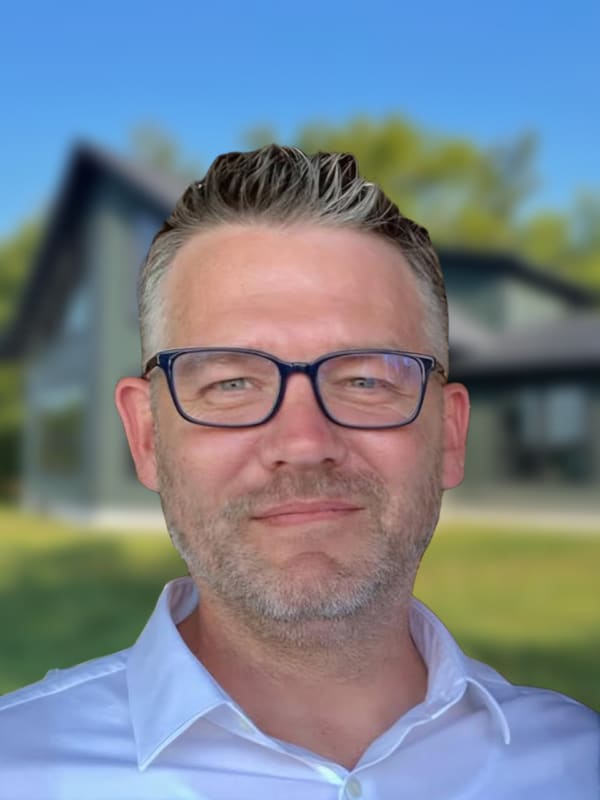 Matthew Warzala's headshot