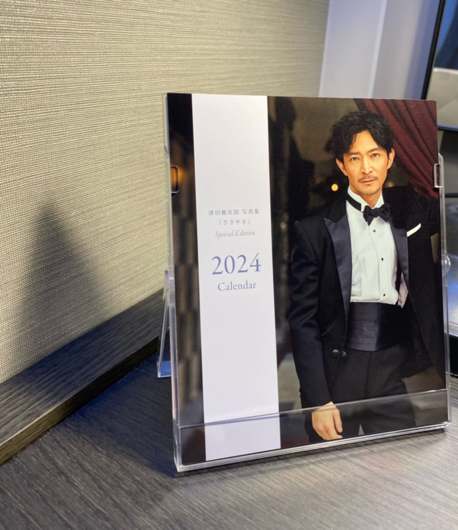 数量限定豪華版 内容解説】津田健次郎 写真集 豪華版の詳細を 数量限定豪華版 内容解説】津田健次郎 写真集 豪華版の詳細を