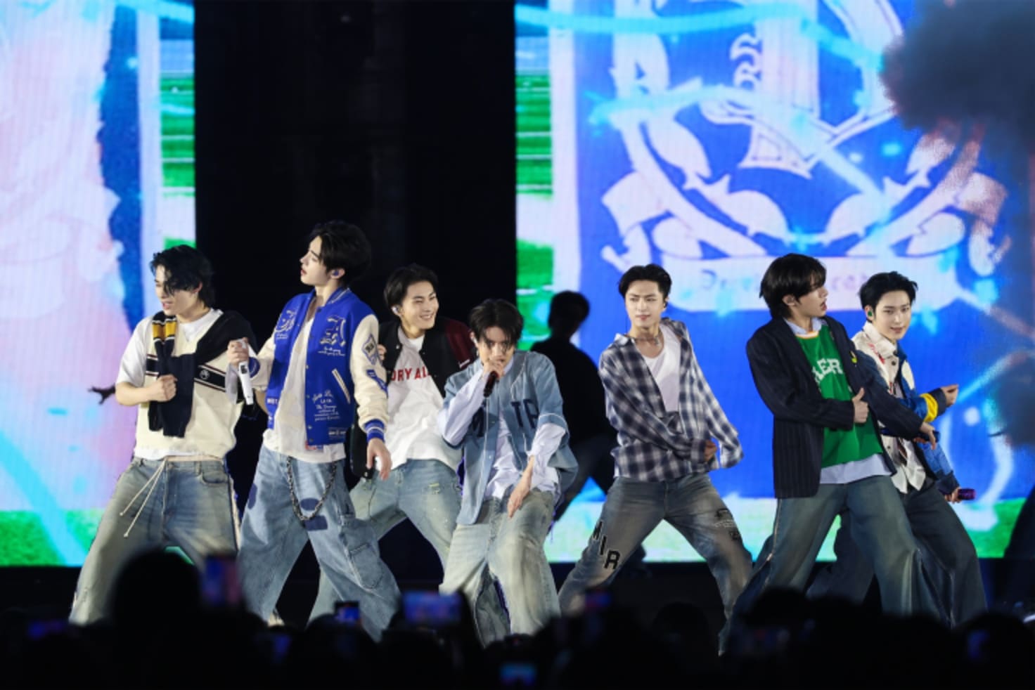 待望！】『ENHYPEN WORLD TOUR 'WALK THE LINE'』が開幕。初のスタジアム公演で圧巻のパフォーマンスを披露！ | with  digital（講談社）