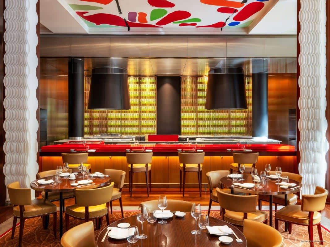 Der Speisesaal des Matsuhisa Paris, dem japanischen Restaurant von Nobu Matsuhisa
