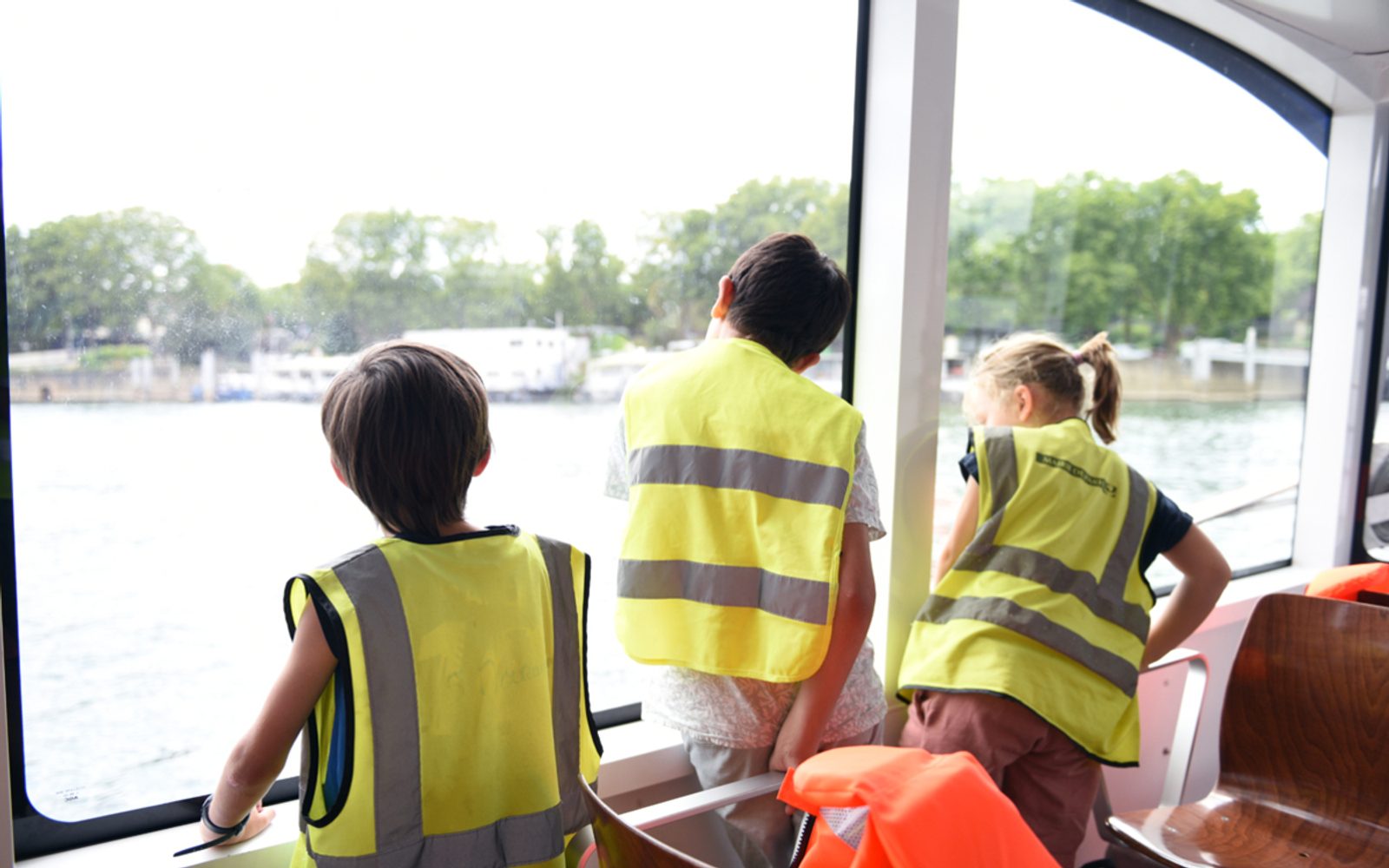 Embarquement sur le « Fluctuat » pour une croisière pédagogique - Ville de Paris