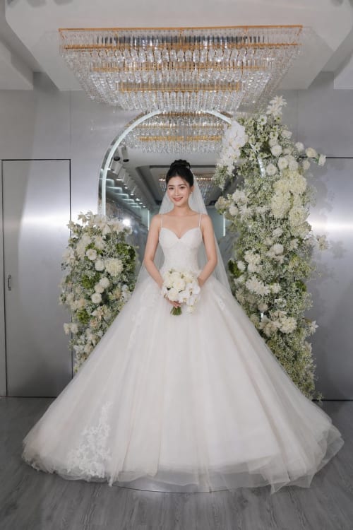 Mẫu váy cưới dòng Diamond số 48 — Trung Nguyễn Bridal