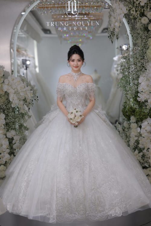 Mẫu váy cưới dòng Gold số 25 — Trung Nguyễn Bridal