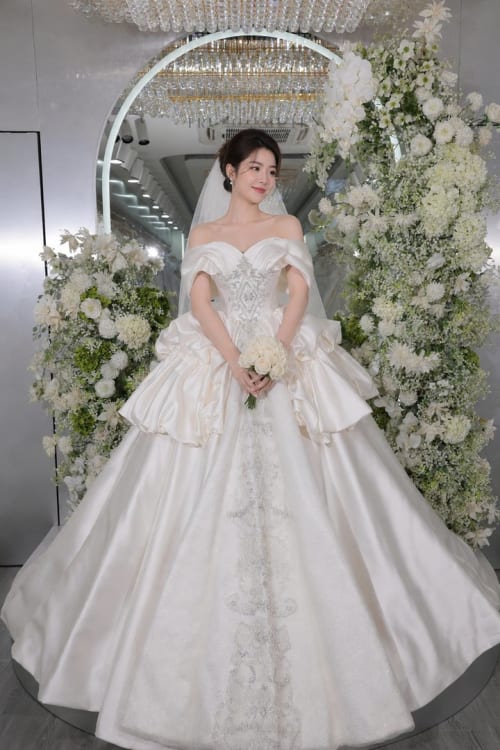 Mẫu váy cưới dòng Gold số 48 — Trung Nguyễn Bridal