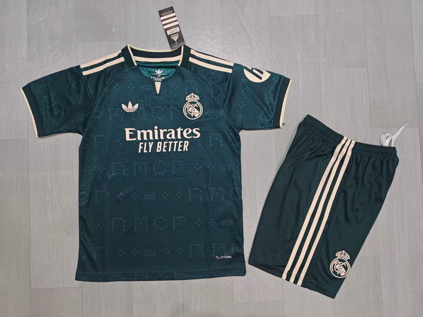 Conjunto Niño Real Madrid Visitante