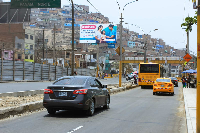 Panel publicitario en Comas
