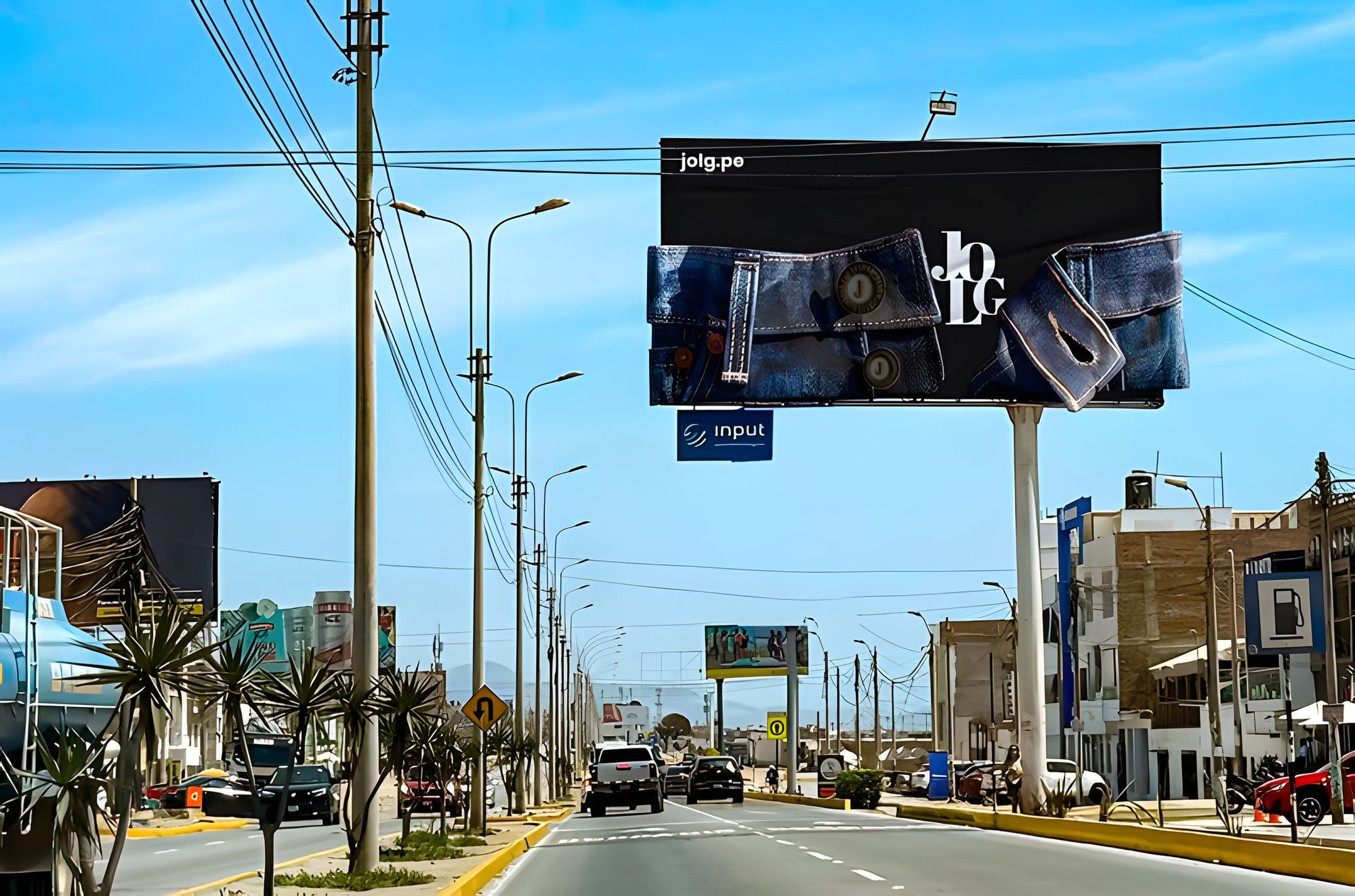 Panel publicitario en Punta Hermosa