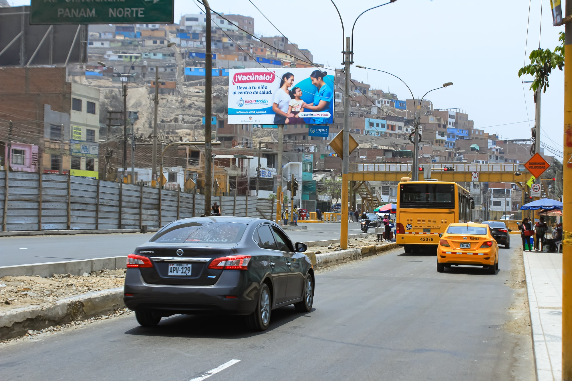 Panel publicitario en COM-007 A