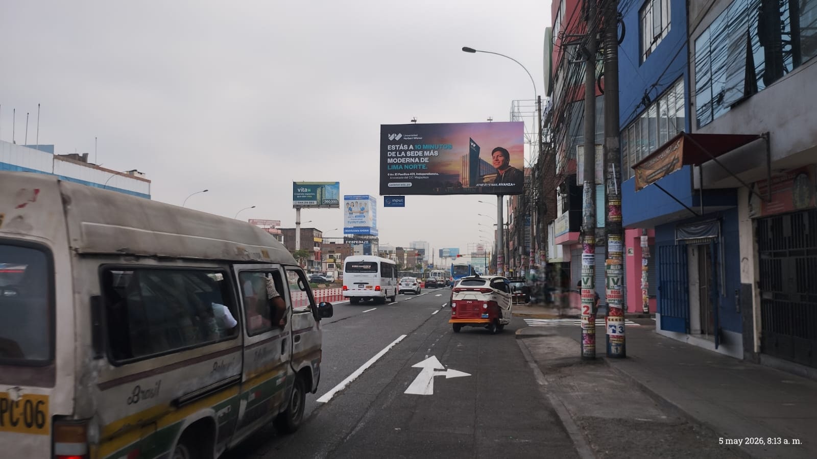 Panel publicitario en IND-004 A
