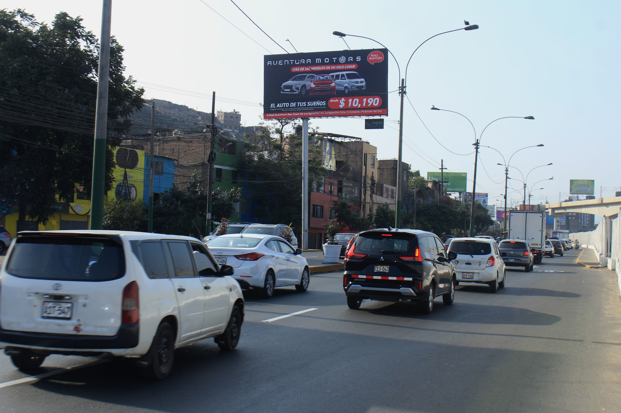 Panel publicitario en SJL-001 A