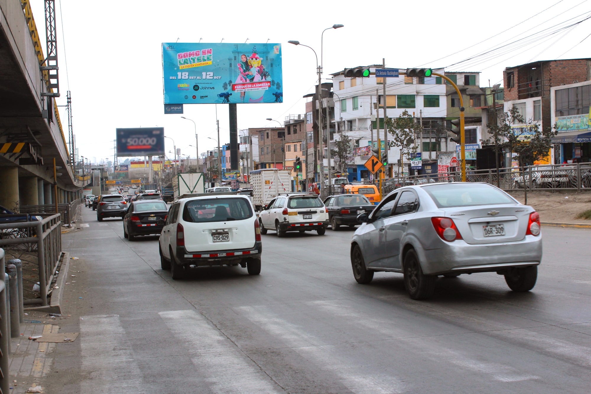 Panel publicitario en SJM-007