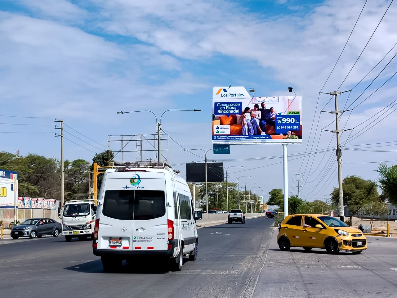 Panel publicitario en PIU-004