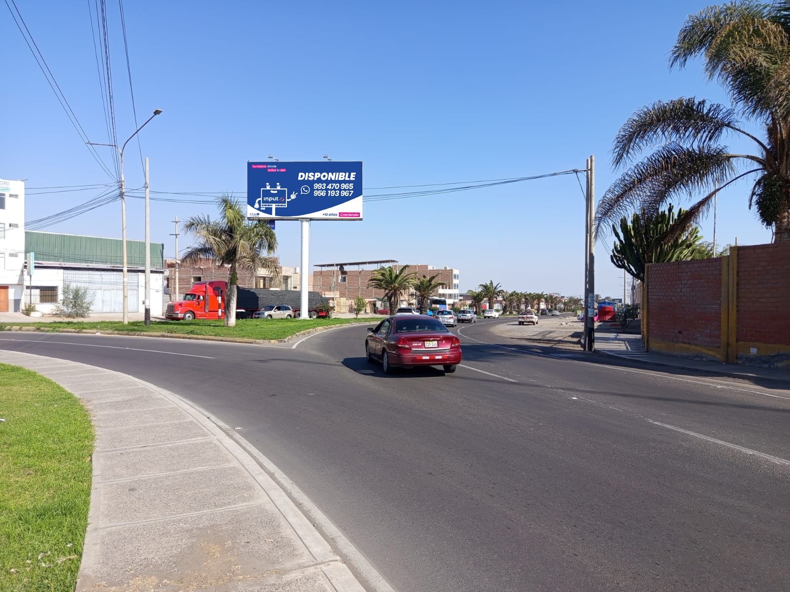 Panel publicitario en TCN-002 B