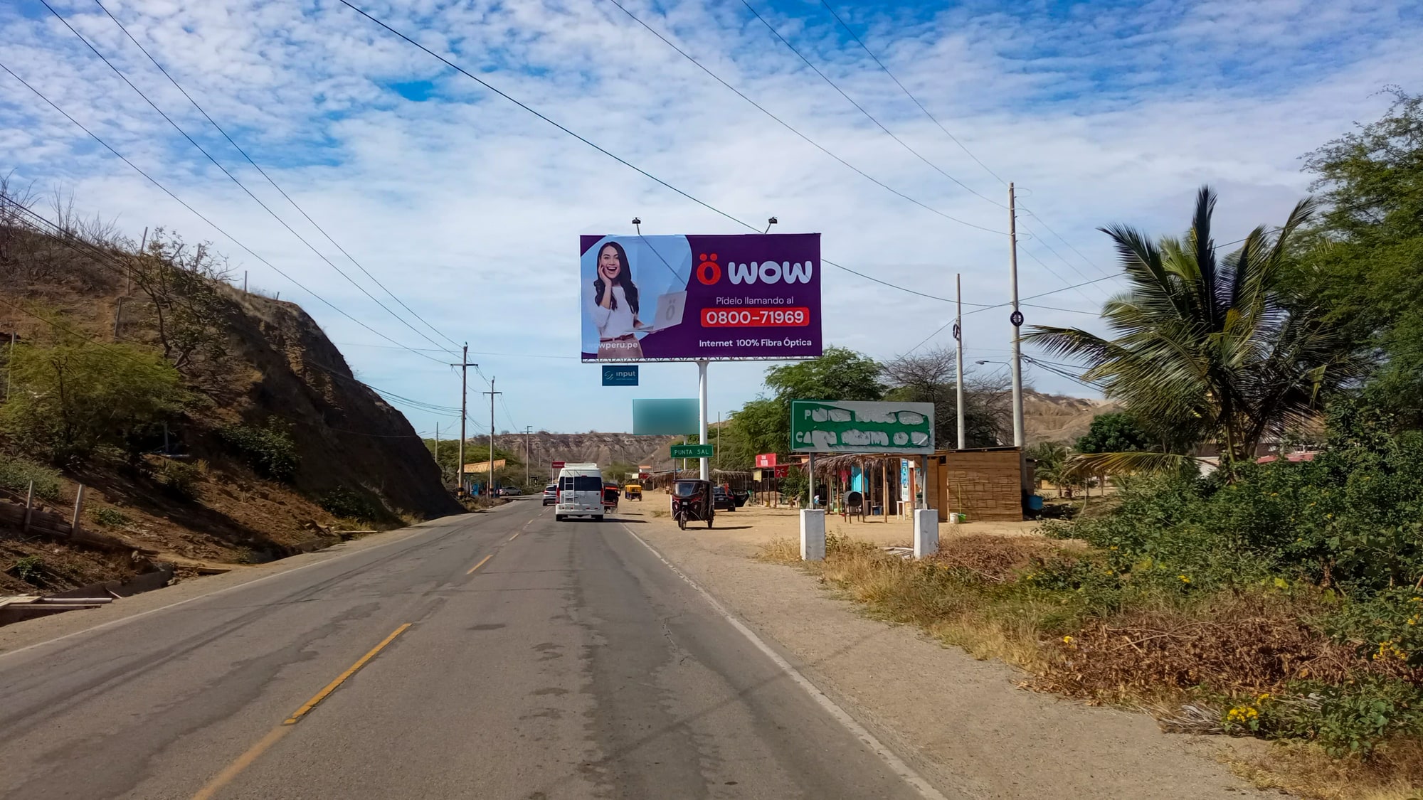 Panel publicitario en TUM-003 A