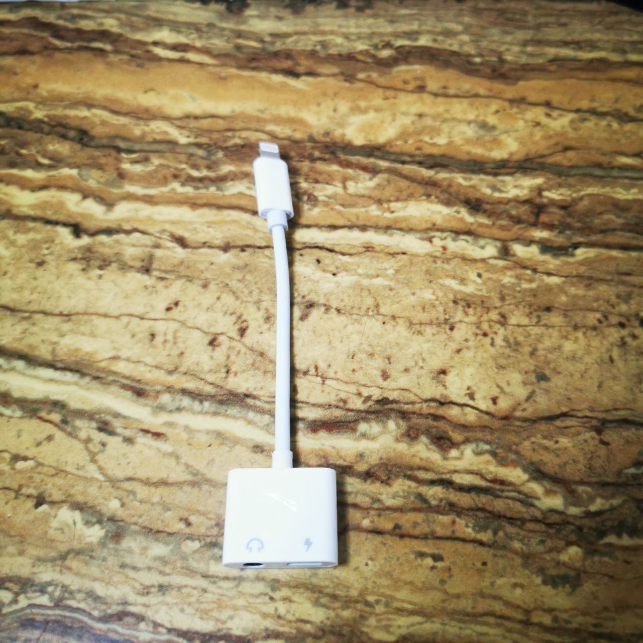 Adaptador Lightning a Jack 3.5mm y Puerto de Carga para iPhone - Dual Lightning