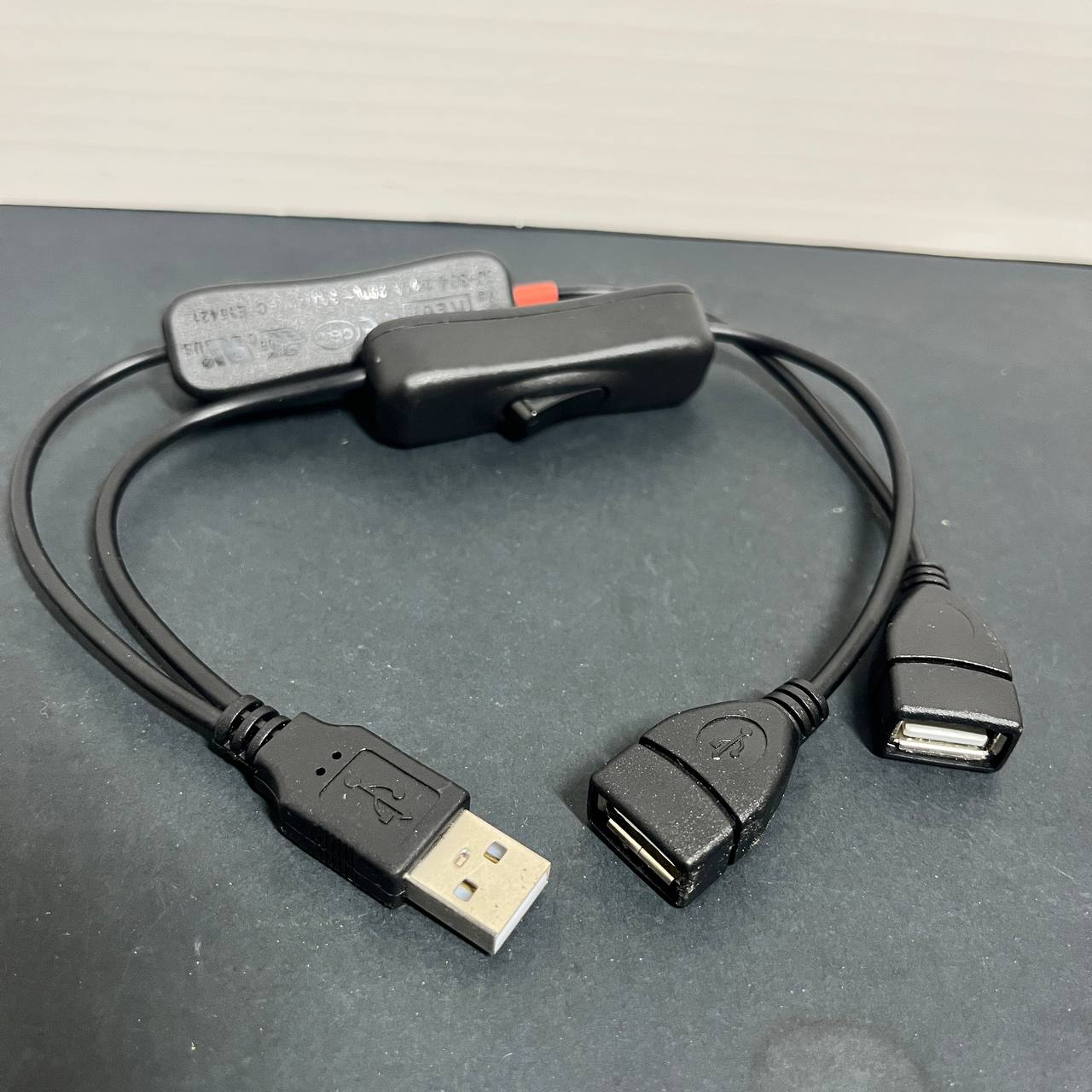 Cable Divisor USB 2.0 con Interruptor On/Off, 1 Macho a 2 Hembra, Negro