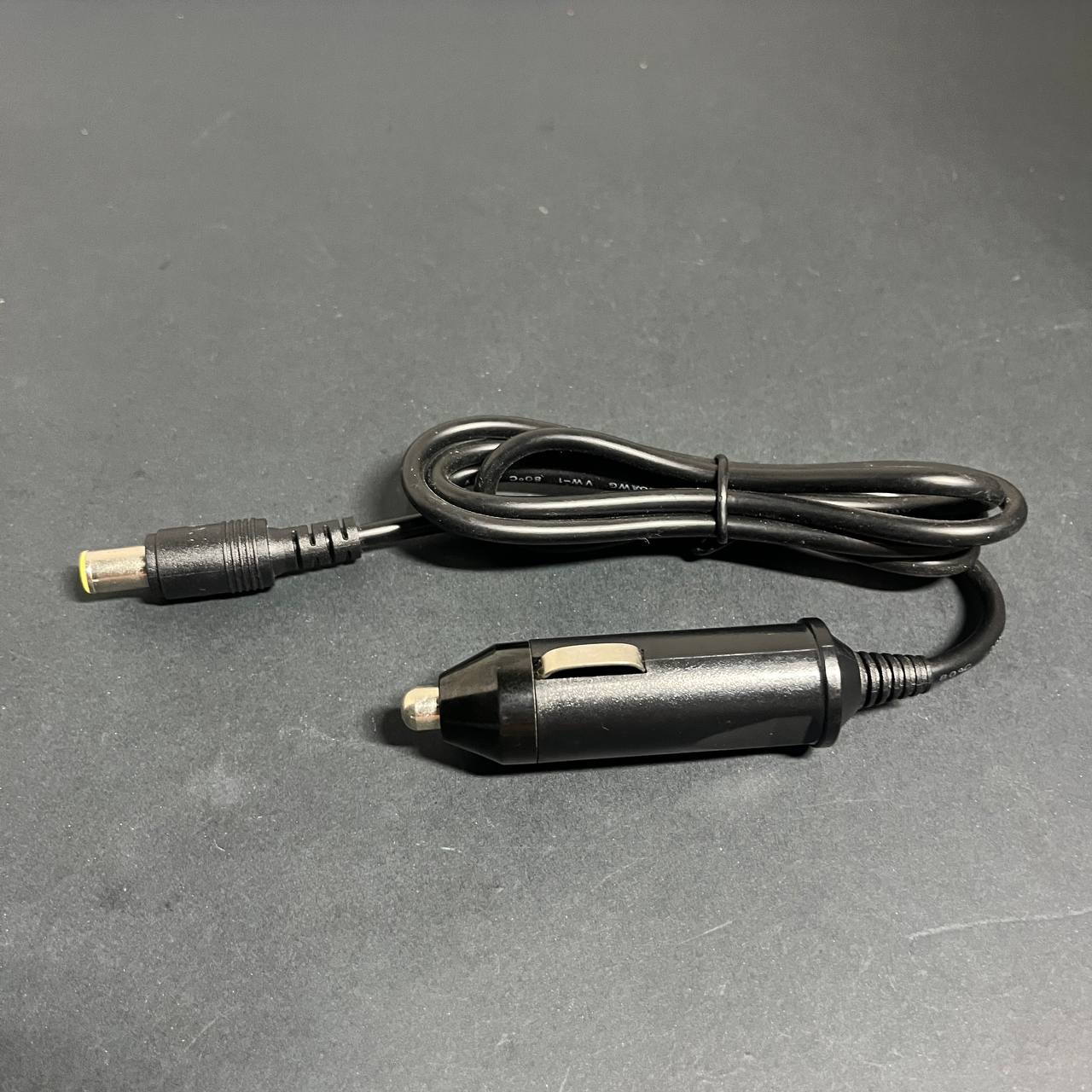 Cargador de Auto 20V para Laptop Lenovo ThinkPad (Punta Amarilla 7.9x5.5mm) / Adaptador DC a 20V