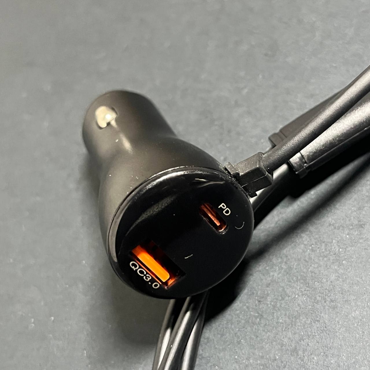 Cargador Vehicular 3 en 1 con Cable Espiral Tipo C, Lightning y Micro USB, QC3.0 y PD