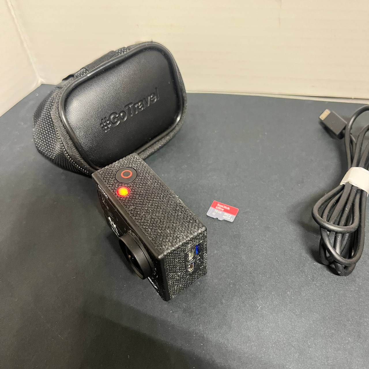 Cámara de Acción AKASO EK7000 4K Wi-Fi con Estuche de Transporte, Cable USB y Tarjeta microSD 16GB