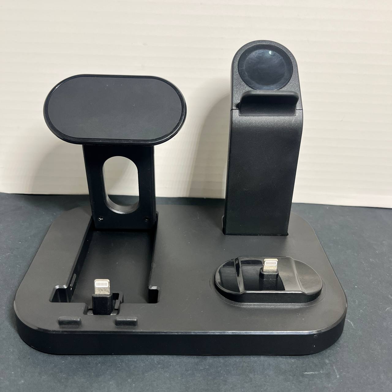 Estación de Carga 3 en 1 Negro con Conectores Lightning para iPhone, Apple Watch y AirPods