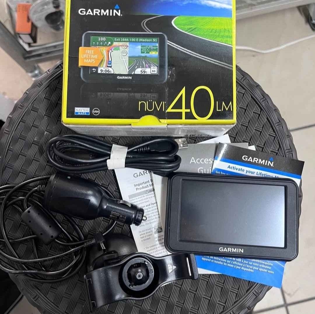 GPS Garmin nüvi 40LM con Pantalla de 4.3 pulgadas y Mapas de por vida