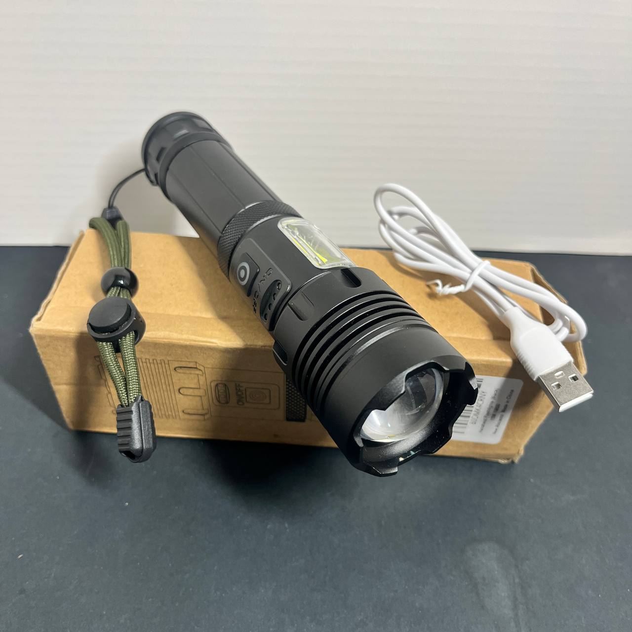 Linterna Táctica LED de Alta Potencia 2000 Lumenes, 200 metros COB + Power Bank