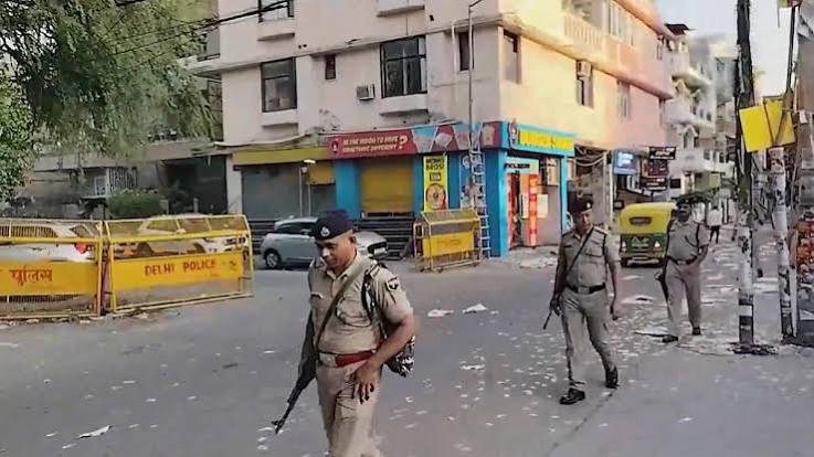 दिल्ली यूनिवर्सिटी कैंपस में सुरक्षा व्यवस्था के बीच डूसू चुनाव 2026 का मतदान