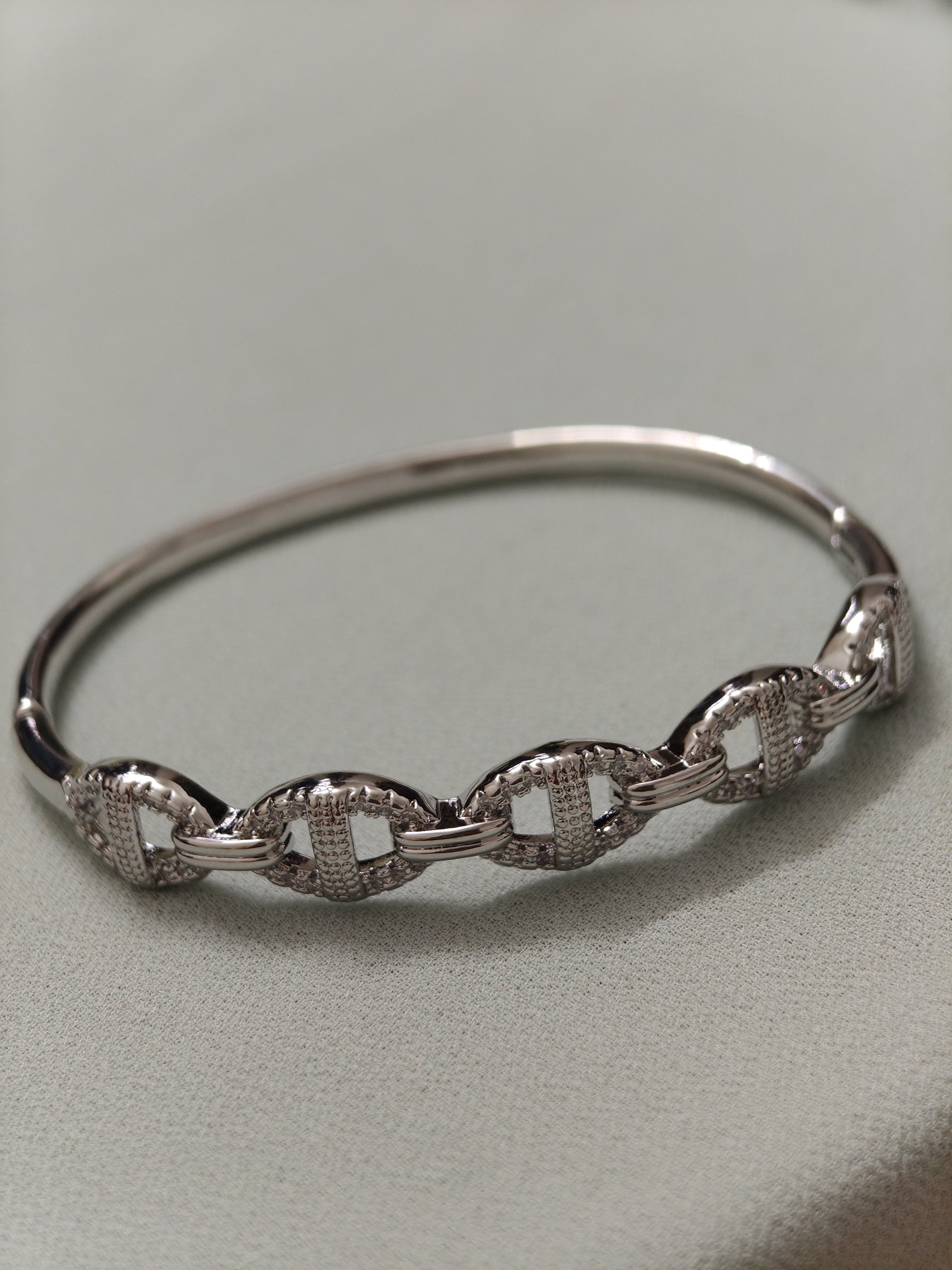 Luxe Oval Link Bangle