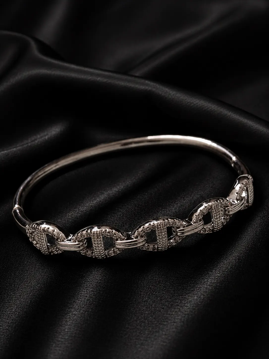 Luxe Oval Link Bangle