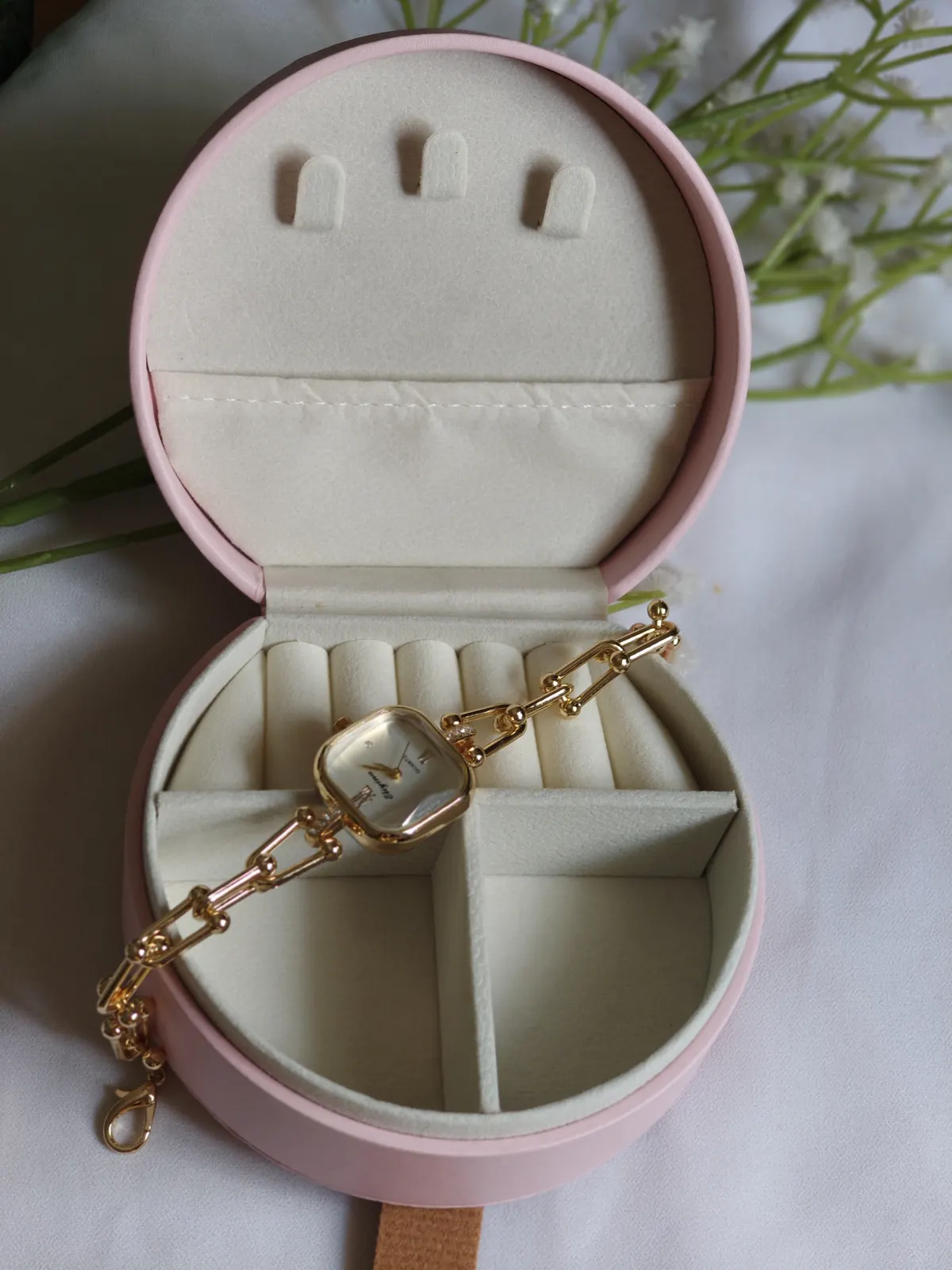 white Dial Bracelet watch