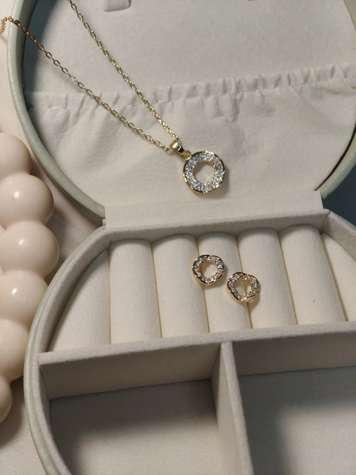 Stone Circle Paved pendant Set