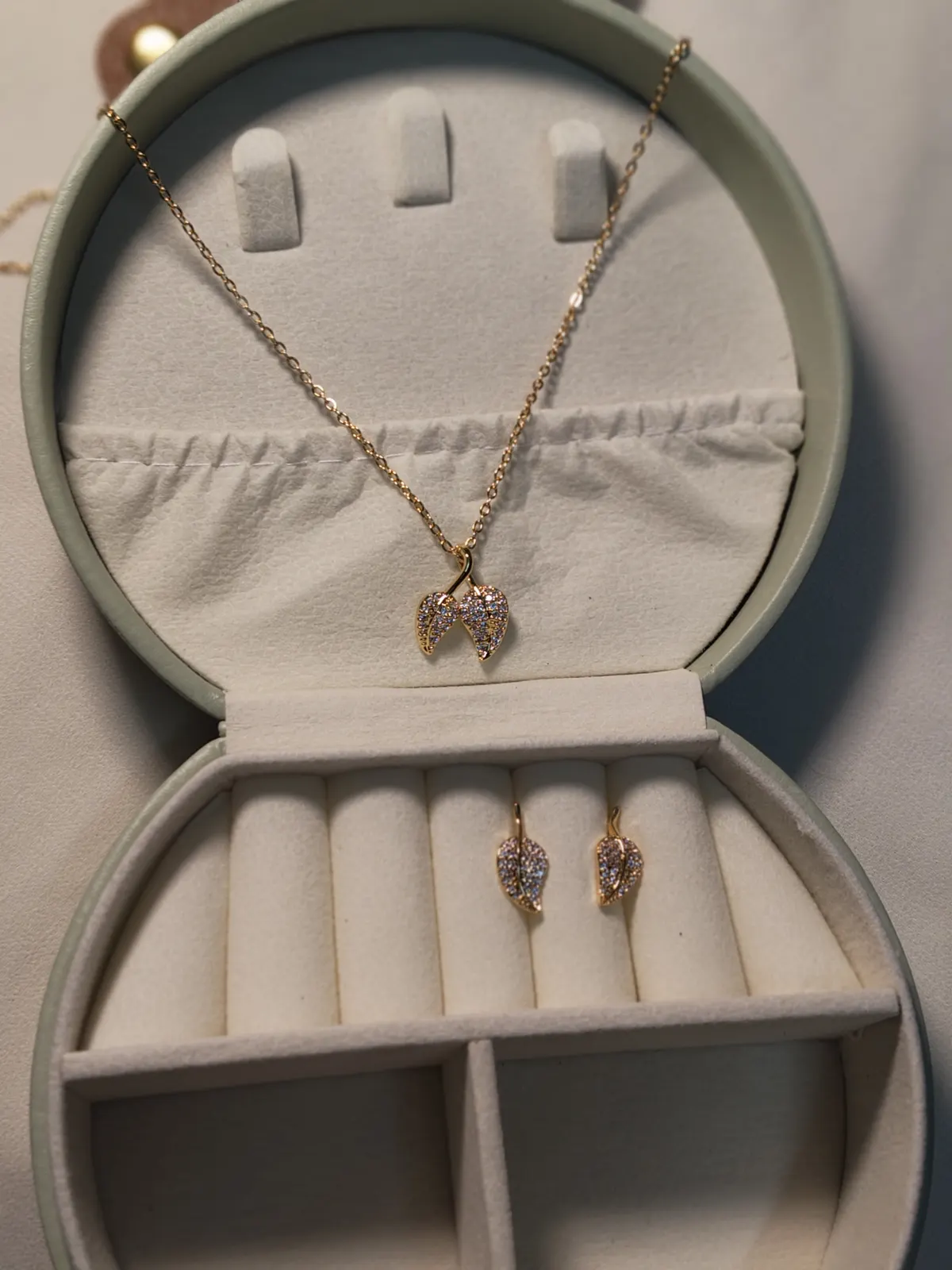 Stone Leaf pendant set