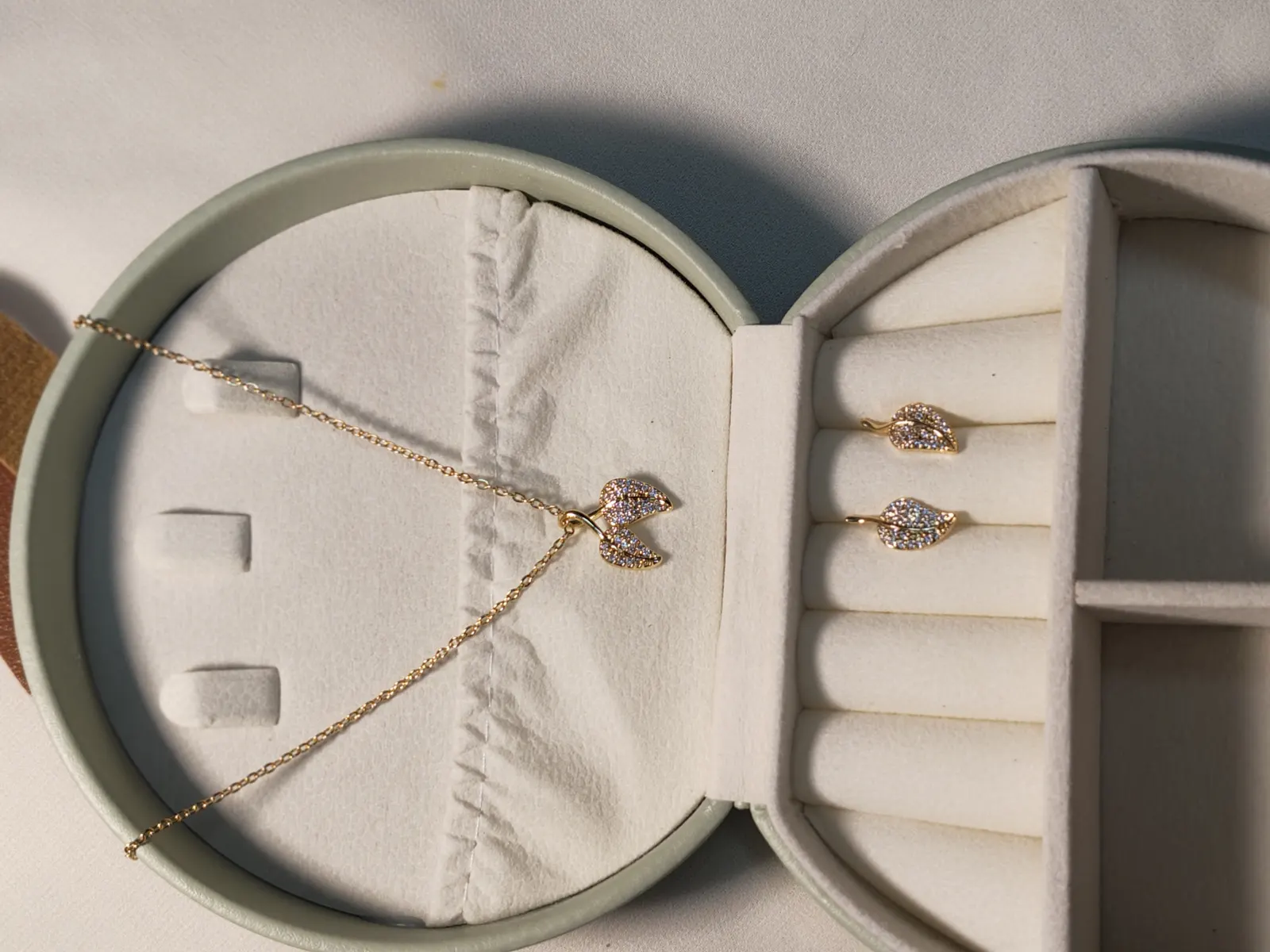 Stone Leaf pendant set
