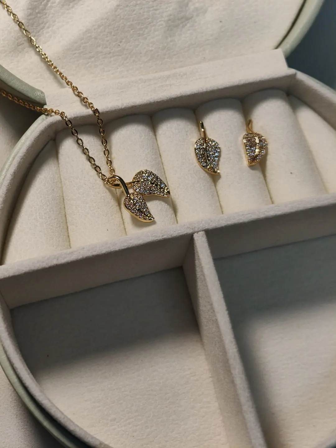 Stone Leaf pendant set
